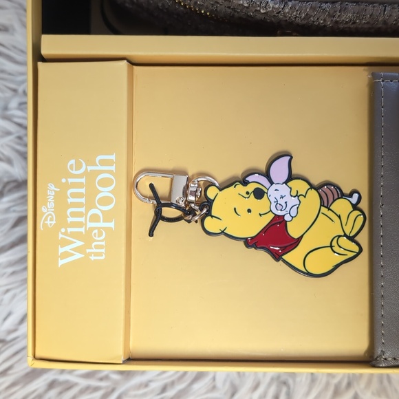 Disney Winnie the Pooh Boxed Gift Set - Mini Backpack, Card Wallet & Keychain 🐝 - Picture 3 of 7